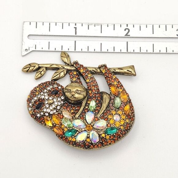 Rhinestone Sloth Mother and Baby Gold Tone Brooch Pin Embellishment Jewelry - Picture 4 of 4